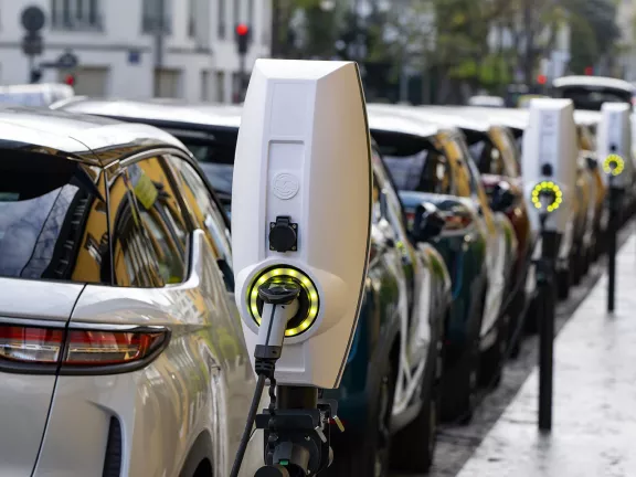 La tua auto elettrica? Possederla, ricaricarla, viverla - 2 Spostati in modo green con la tua prossima auto elettrica. AGN ENERGIA ti propone una wallbox per la ricarica direttamente a casa tua! - 2