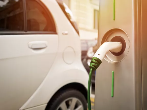 AGN e-DRIVE Wallbox per i condomini - 2 Scopri con AGNe-drive la nostra wallbox domestica: una stazione di ricarica auto direttamente nel tuo condominio! Scopri l'offerta! - 2