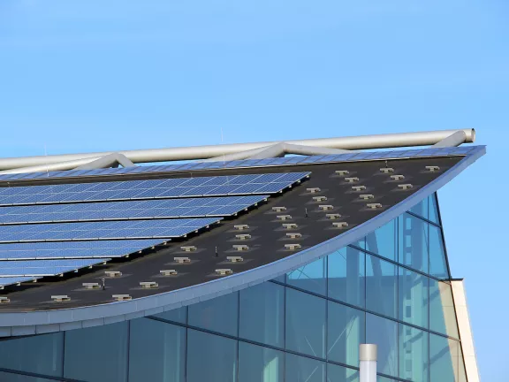 Risparmio Energetico per la tua Azienda Green - 2 Risparmia energia in azienda! Con AGN ENERGIA hai energia green in offerta. Migliora l'efficienza energetica della tua azienda! - 2